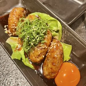 牛たんつくね炭火焼き軟骨入り　卵黄添え