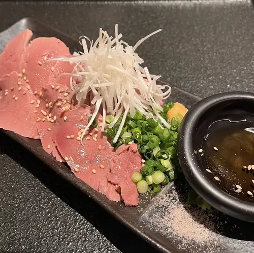 牛レバのお刺し身 胡麻油