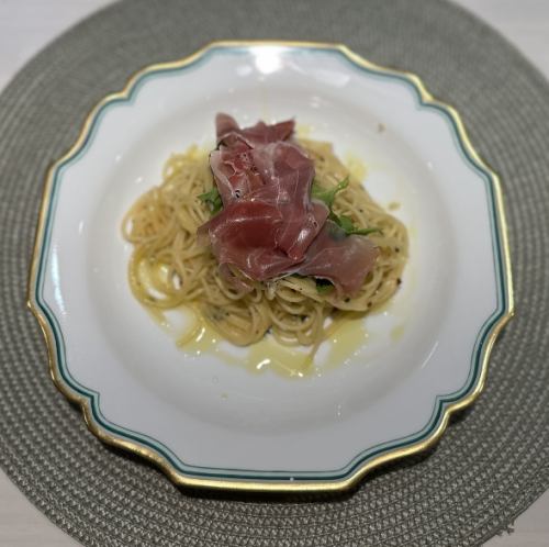 生ハムのアーリオ・オーリオ・ペペロンチーノ