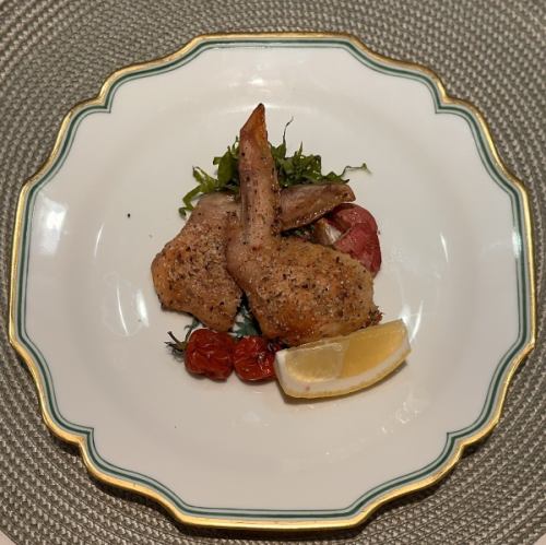 地鶏手羽先のハーブレモンソルト焼き　リダーチーズ入り