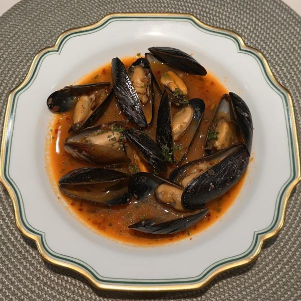 ビストロメニューから　ムール貝のポルトガル風ワイン蒸し　【税込1100円】