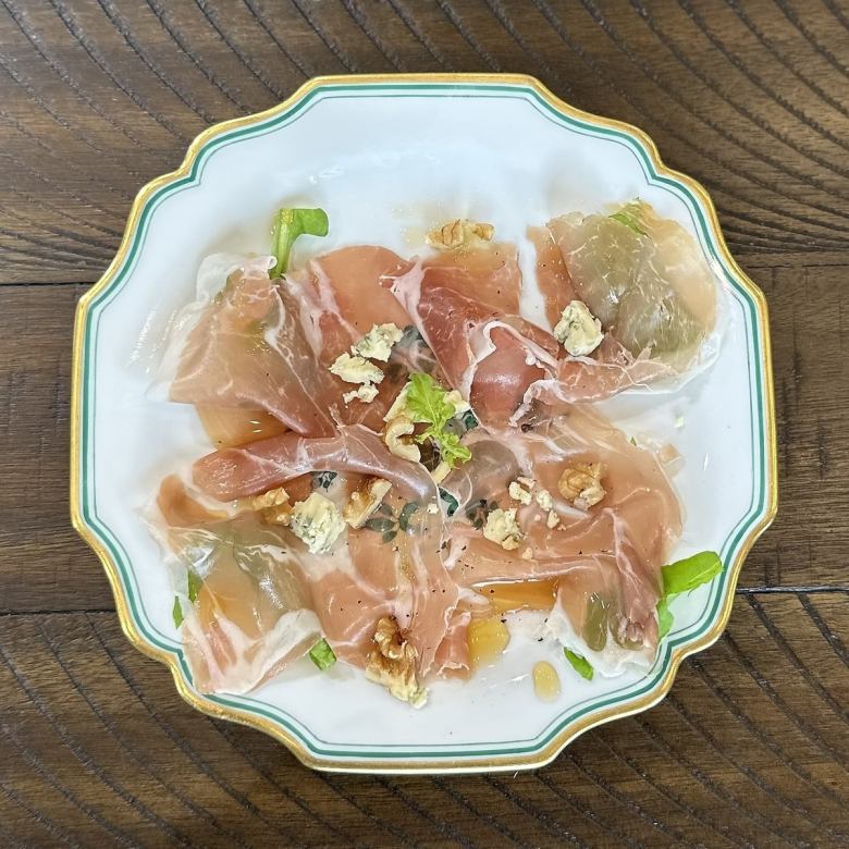 火腿蓝纹奶酪沙拉配枫糖浆