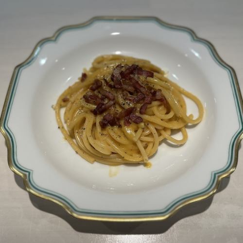 カリカリ・パンチェッタとパルミジャーノ・レッジャーノのカルボナーラ