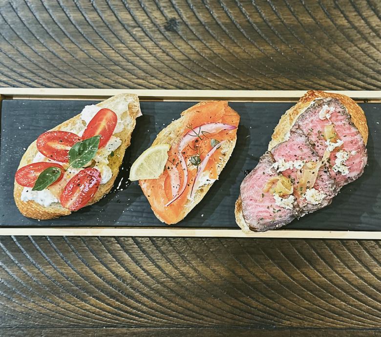 烟熏三文鱼鳟鱼奶油奶酪布鲁斯凯塔