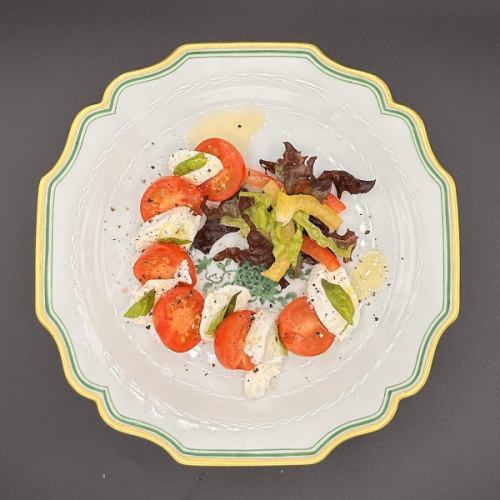 水牛のモッツアレラ カプレーゼサラダ