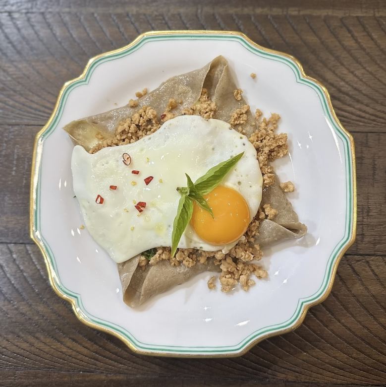 亚洲风味法式薄饼(泰式鸡肉碎鸡蛋薄饼)