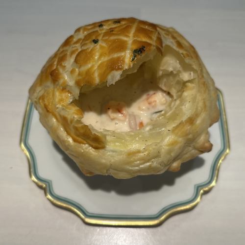 Morning set: Shrimp and salmon chowder wrapped in pie and baked in the oven