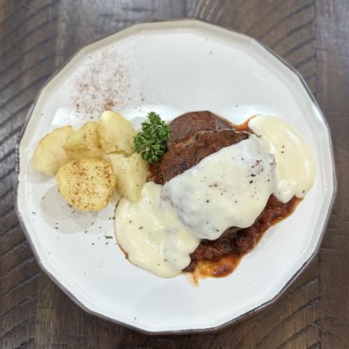 Special Lunch 2: Braised Black Wagyu Beef Hamburg Steak with Red Wine Sauce (2,980 yen including tax)