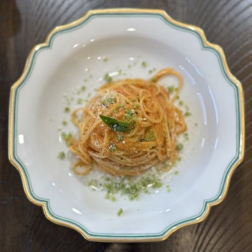 春の特製パスタ　ブッラータ、トマトとバジルのパスタ