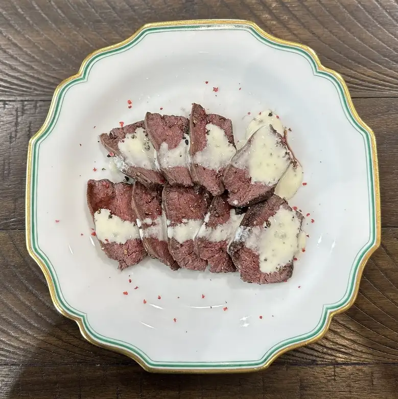 烤北海道鹿肉配蓝纹奶酪酱