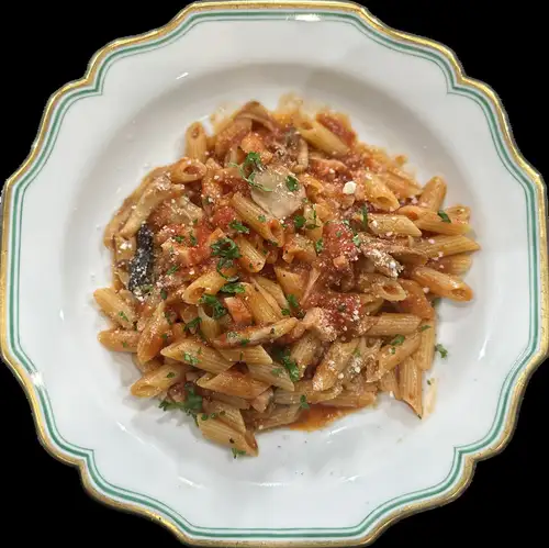 Boscaiola short penne with mushrooms and salsiccia in tomato sauce [¥1,980 including tax]
