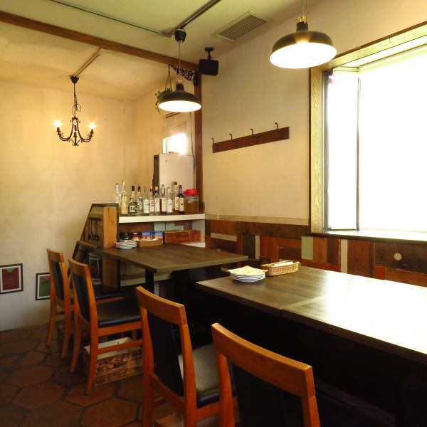 [Senzokuike Station is also nearby, and it's a 2-minute train ride (2 stations) from Hatanodai!] There is a custom-made firewood kiln on the 1st floor, and the cheerful staff's cheerful voices make you feel relaxed and casual. The basement is a space with a calm and calm mood, just like a secret base! We also have sofa seats where you can relax.