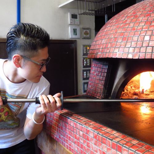 A talented store with the best pizza craftsmen in the world♪
