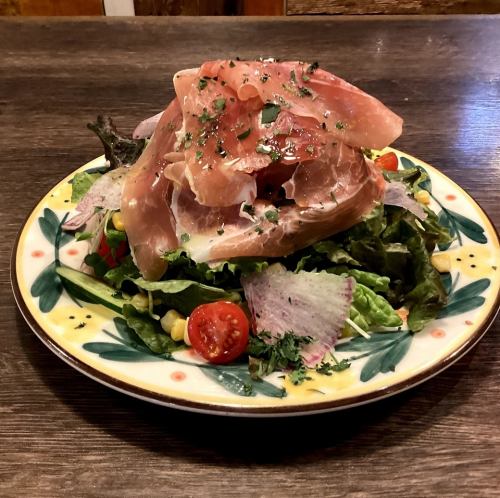 生ハムのせサラダ
