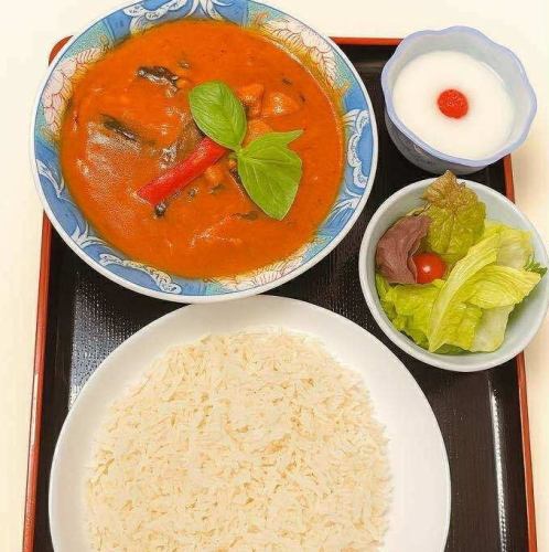 トムヤムフォー/チキンハッカヌードル/クリームパスタ