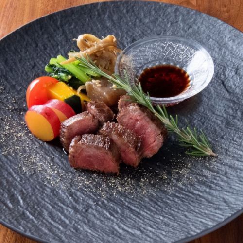 Japanese black beef A4 roasted red meat with homemade flavored vegetable sauce