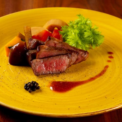 黒毛和牛A5赤身肉のロースト 赤ワインと香味野菜のソースで