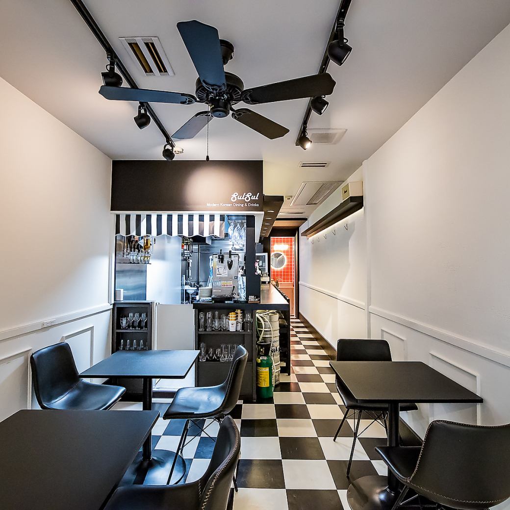 モノトーンを基調とした落ち着いた店内◎韓国料理を楽しむ◎