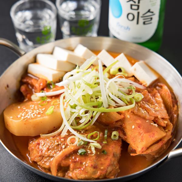 特製ダレの旨味が凝縮！豚肉キムチの蒸し