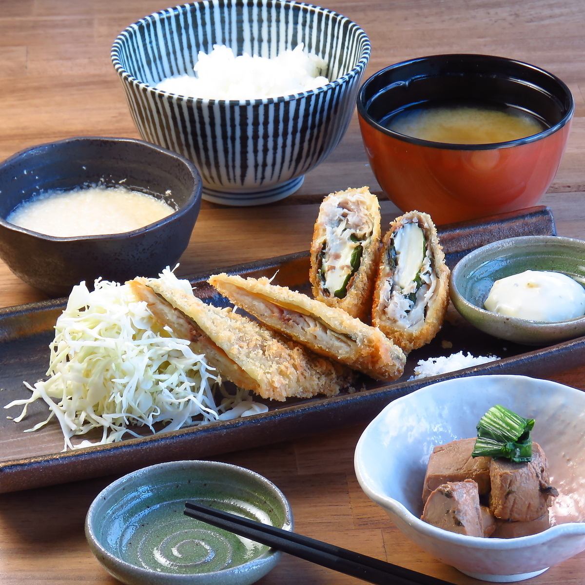 11:30から、お手頃価格で楽しめるランチ営業中！お気軽にどうぞ