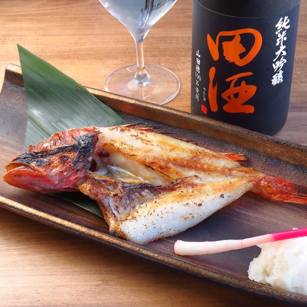 【◇目でも楽しめる◇】市場＆産地直送の鮮魚を使った料理が自慢！小皿で楽しむ創作料理の数々