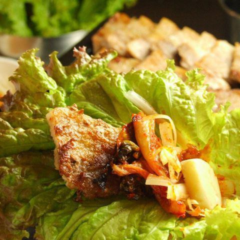 The Samgyeopsal grilled on special lava stones is delicious! *We accept orders for 2 people or more.