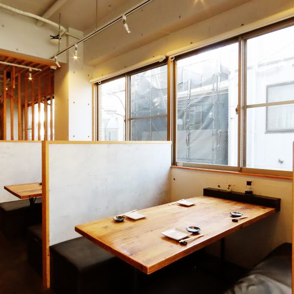 ゆったりとお過ごしいただけるソファー席は少人数様でのご宴会や会食、ご家族でのご利用にも最適です！こだわりの本格和食の数々をごゆっくりとお楽しみください。