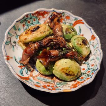 ホタルイカと芽キャベツのバター醤油炒め