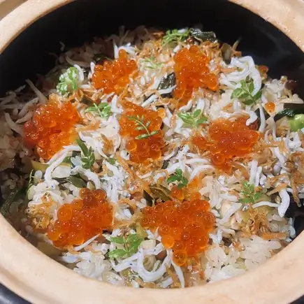 [Perfect for banquets and business entertaining] A luxurious course featuring a 5-kind sashimi platter, seasonal vegetable dishes, and fresh seasonal fish.