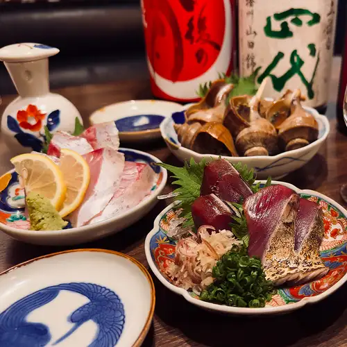 【豊富な一品料理】厳選・こだわりの鮮魚を活かした、お刺身や焼き魚など多彩な一皿をご提供しております。