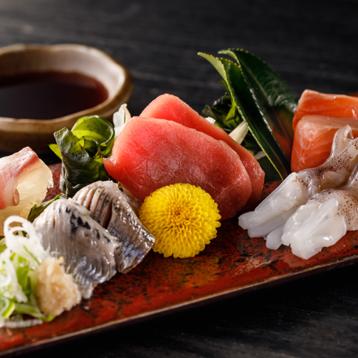 Big catch of fresh seasonal fish! Assortment of 5 kinds of sashimi