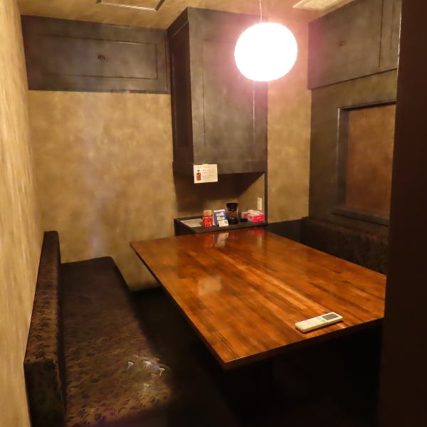 【個室席完備】大切な記念日に最適な個室をご用意しております。プライベート感溢れる空間で、ゆっくりとくつろぎながら特別なひとときをお楽しみいただけます。心温まるお祝いをサポートするためのサプライズ演出も承っております!大切な方との思い出を一緒に創るお手伝いをさせていただきますのでお気軽にご相談ください