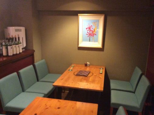 【Table seat】 Atmosphere that paintings are decorated on the wall and calm down.We are using it for people of a wide age! Please do not hesitate to have meals to drink! 【Year End / New Year party / Shabu Shabu / Sukiyaki】