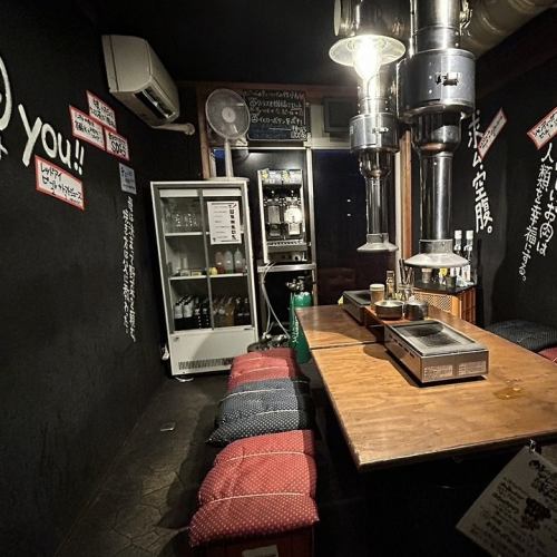 【活気ある雰囲気の店内】