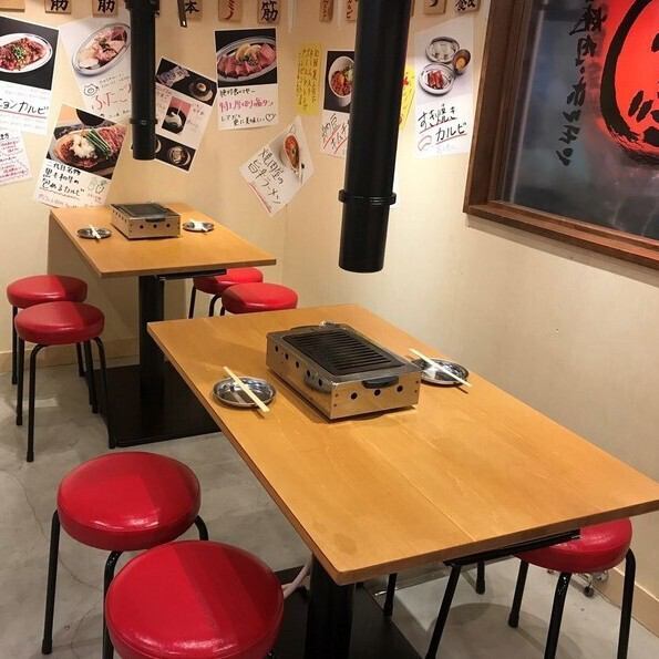 懐かしい大阪の韓国焼肉屋が原点のふたご屋は明るい活気のある店内。肉のプロスタッフがご希望やお肉の種類によってお焼き致します。盛り上げなどもおまかせあれ！