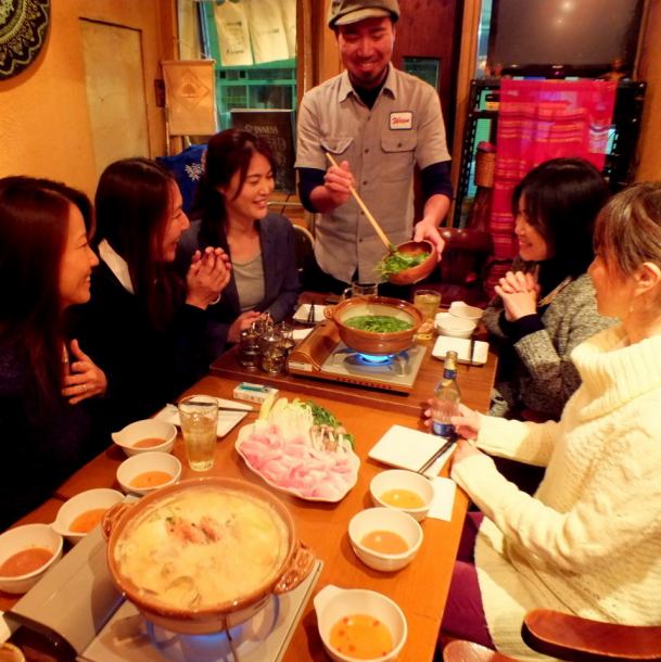 【女子会に☆】テーブル席もございます!今流行りの「パクチー鍋」も楽しめます!!