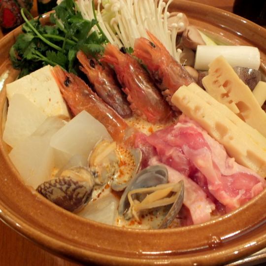 Speaking of banquets, this is the course!! [Tom Yum Hot Pot Course] 9 dishes + 2 hours of all-you-can-drink included ¥4,600 → ¥4,200 (tax included)