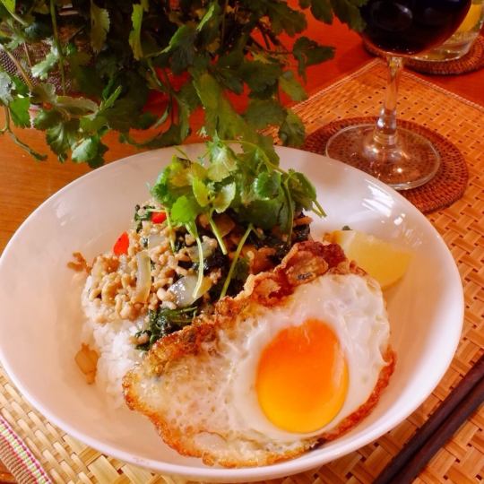 ● Gapao rice (stir-fried minced meat and basil rice) ⇒ 800 yen! Also for meals ◎