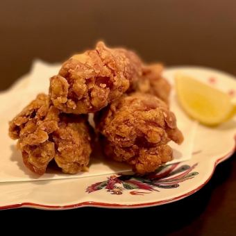 使用静冈县产鸡肉制作的炸鸡！