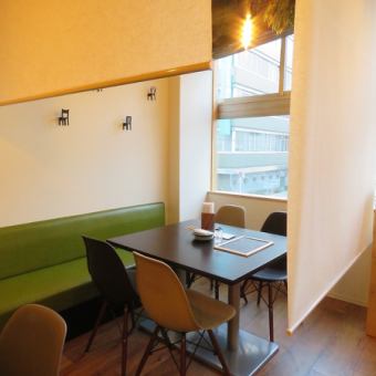 2nd floor! The stylish interior is a private room-like space separated by blinds ♪ Ideal for private use! You can enjoy meals and talks in peace ♪ A quick drink after work, a girls' night out, or a drinking party with friends ! Lunch is also available, so please use it for various occasions ☆