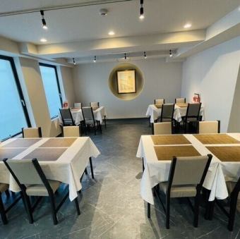 店内は貸切にも対応しております。会社の宴会や仲間との飲み会など、大人数での集まりにもぴったりです。美味しい鉄板焼きを囲んで、思い出に残るパーティーをお楽しみください。