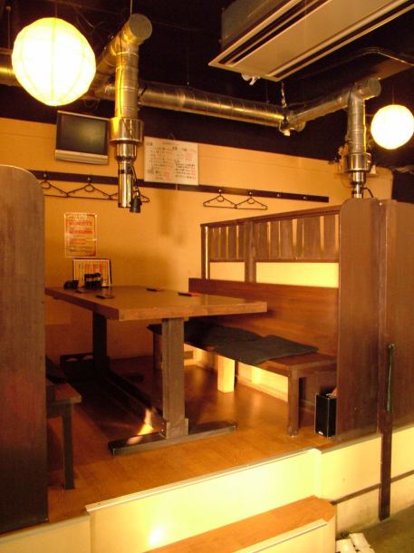 "Relaxing half-one-room style seat" The backrest is high, and the four-person seats of a half-room like building are easy to use space for girls' associations and dates!
