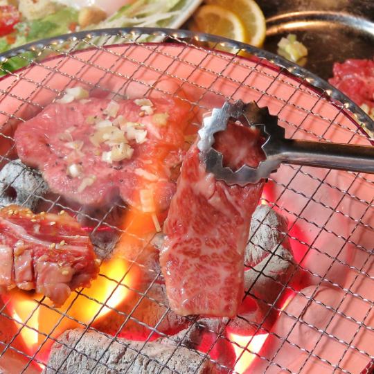 【Tsubomi雙主菜】精緻牛雜火鍋+10種特色烤肉2小時無限暢飲套餐5,198日元→4,698日元（含稅）