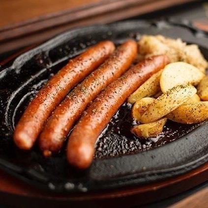 No.1 popularity! Teppanyaki sausages that go great with beer! We also have many other food items on the menu!