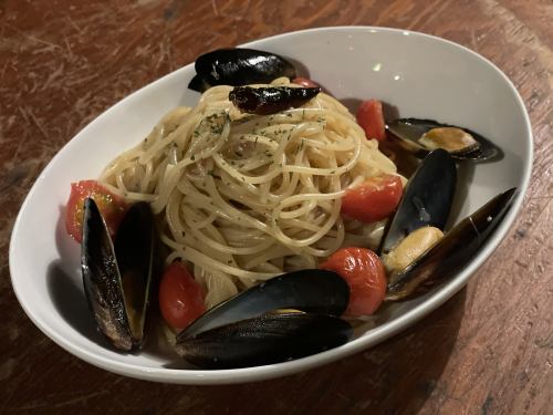 white wine pasta with mussels