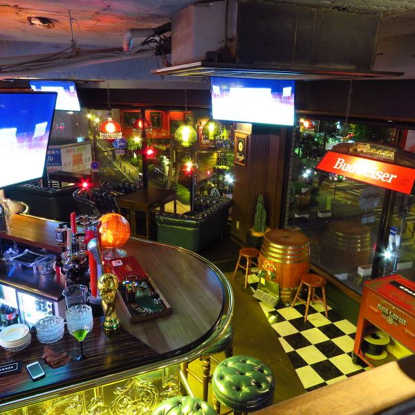 The inside of the store is a bar with an old American taste.The counter seats can be visited by one person! You can also enjoy darts and watching sports, so everyone can enjoy it ★ Please enjoy it with cold beer ♪
