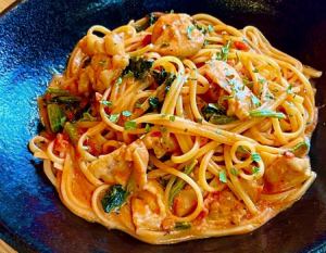 Chicken and spinach tomato cream pasta