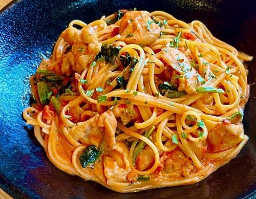 Chicken and spinach tomato cream pasta