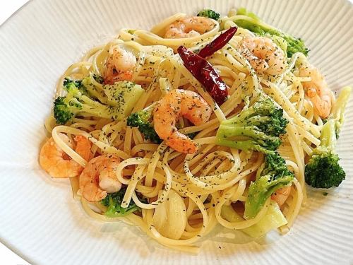 海老とブロッコリーのペペロンチーニ