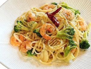 海老とブロッコリーのペペロンチーニ